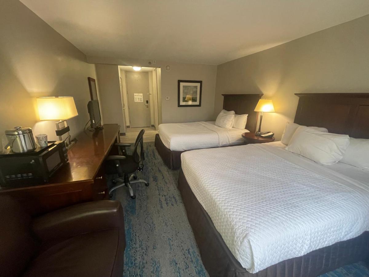 Ramada By Wyndham Cleveland Independence Exterior foto