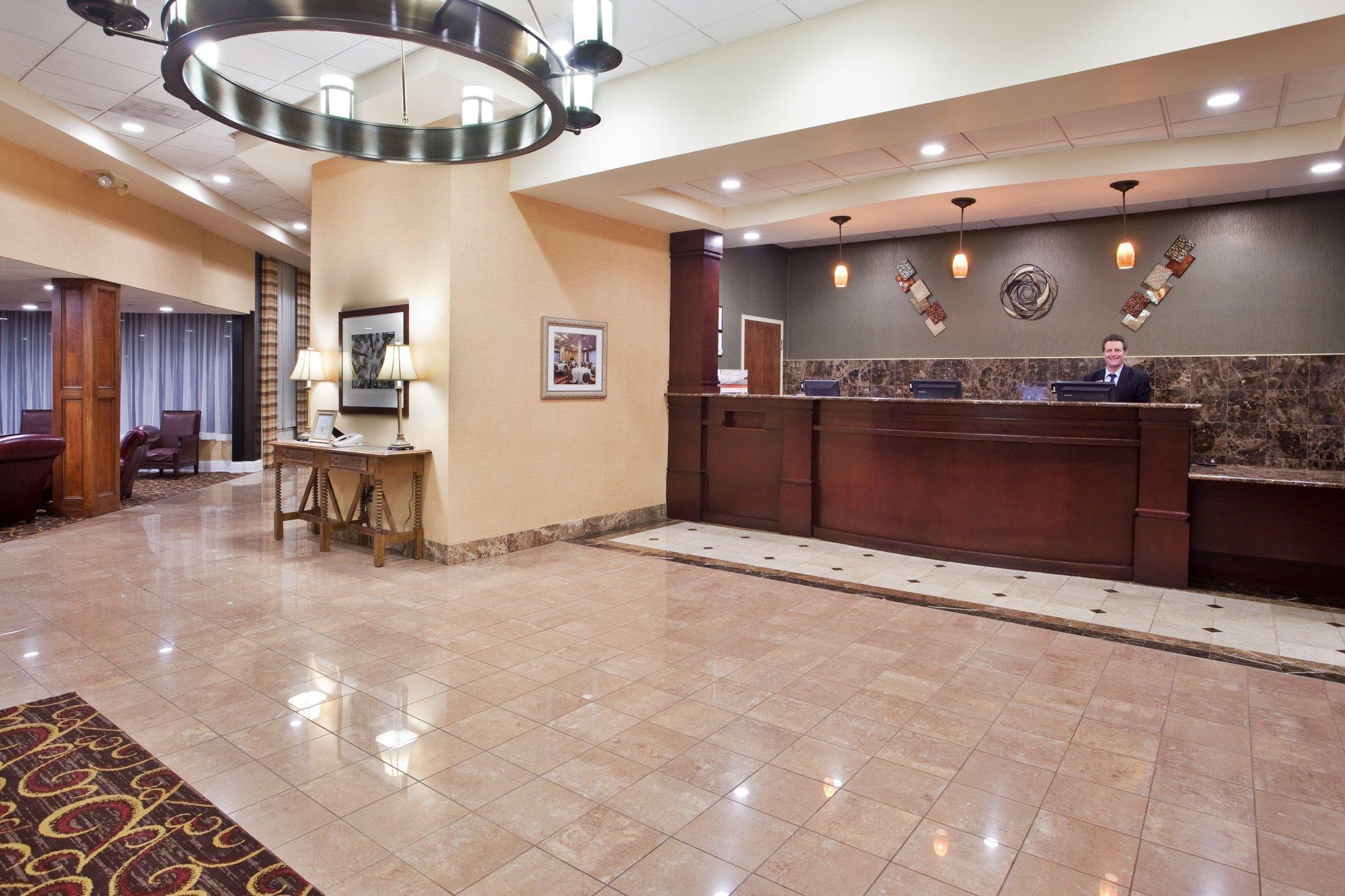 Ramada By Wyndham Cleveland Independence Exterior foto
