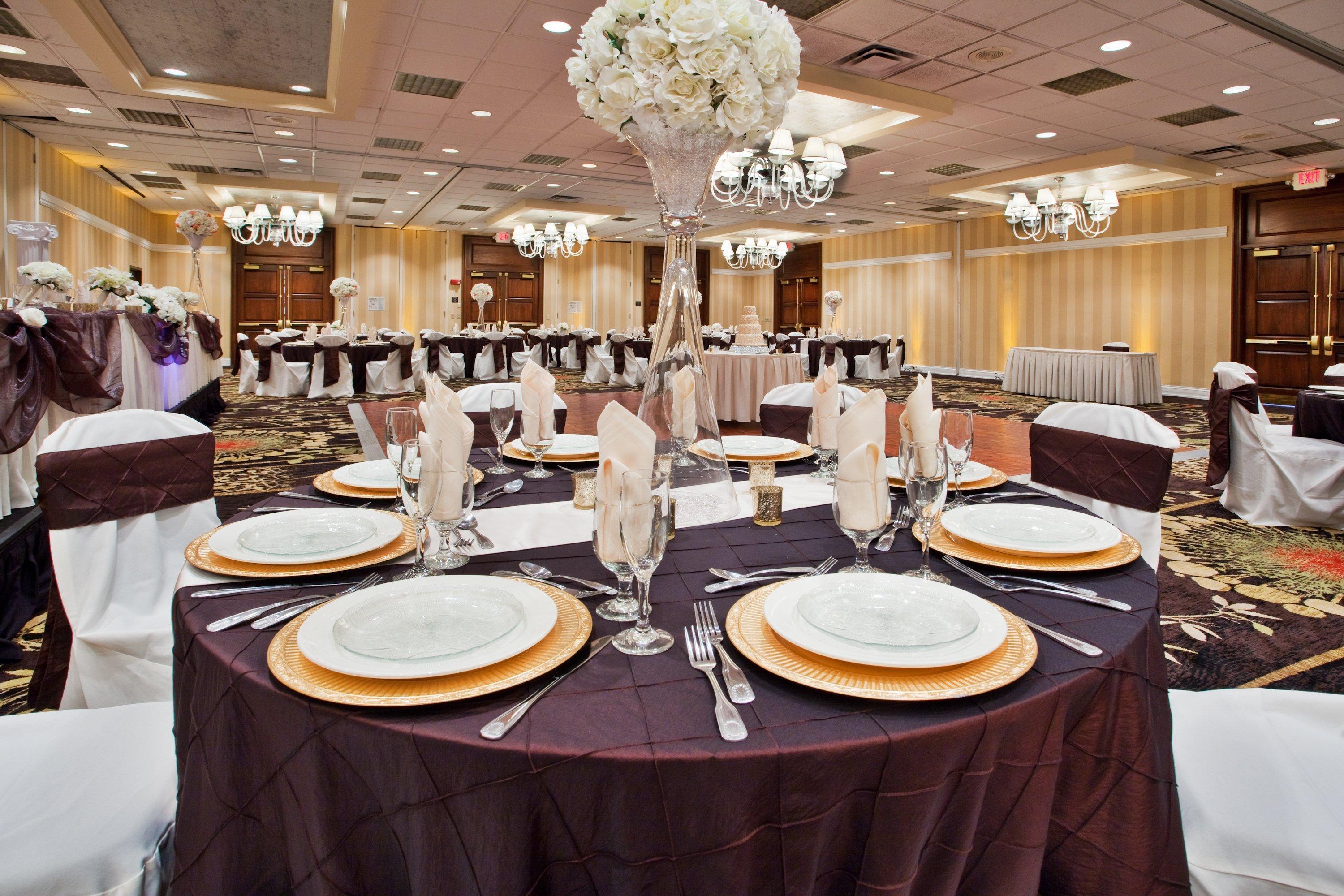 Ramada By Wyndham Cleveland Independence Exterior foto