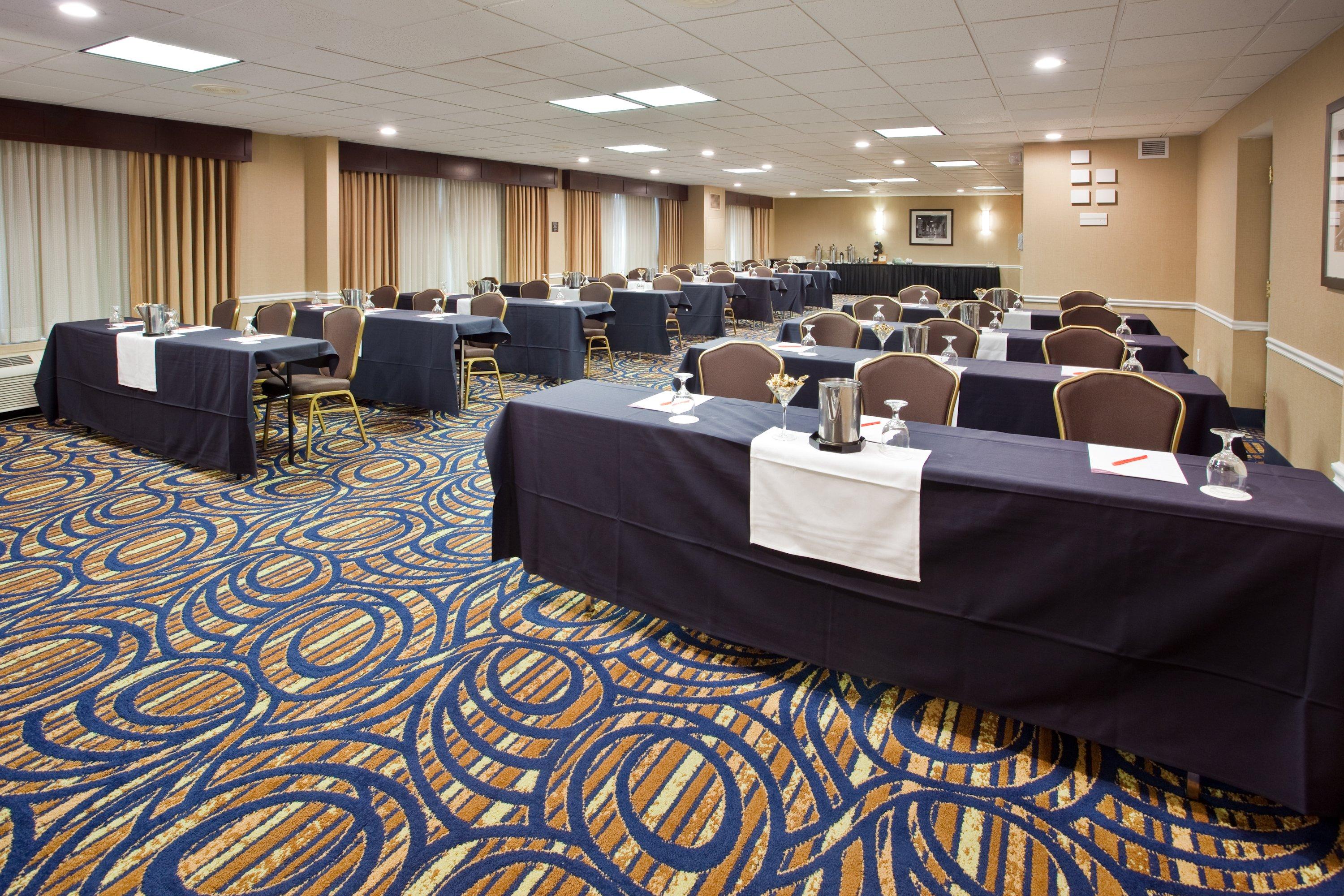 Ramada By Wyndham Cleveland Independence Exterior foto