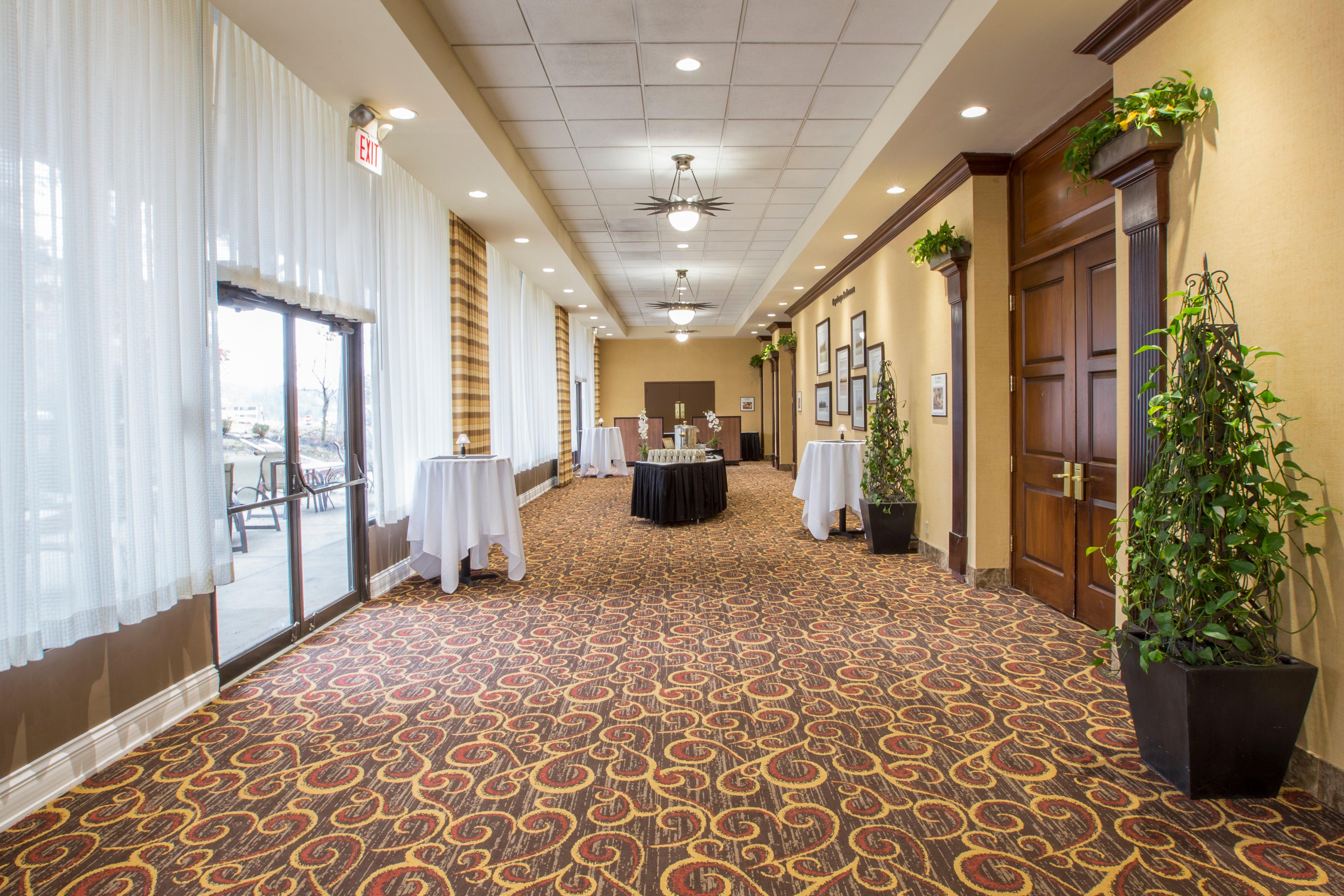 Ramada By Wyndham Cleveland Independence Exterior foto