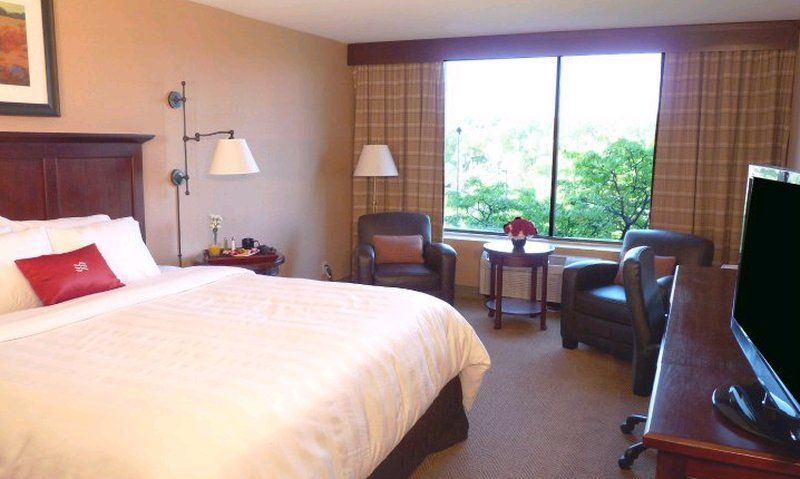 Ramada By Wyndham Cleveland Independence Quarto foto